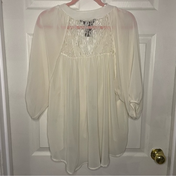 ⭐️Brody Myles collection white blouse - Picture 4 of 4